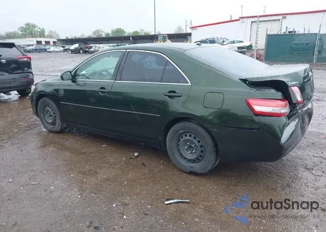 2010 Toyota Camry Le z USA, uszkodzony, nr VIN 4T1BF3EK4AU542680